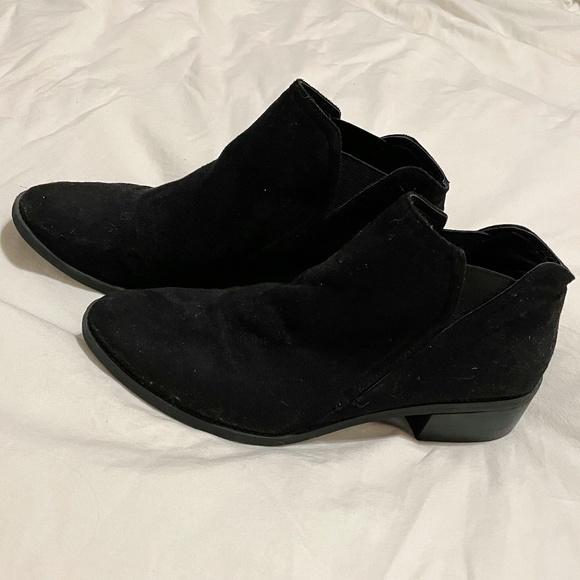 Steve Madden Black Faux Suede Booties Size 38 - Picture 1 of 5